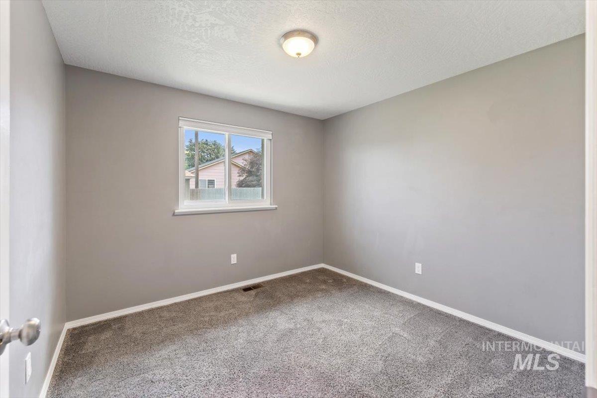 2015 Meadow Ave., Caldwell, Idaho 83605, 2 Bedrooms, 1 Bathroom, Residential For Sale, Price $315,000, 98992660