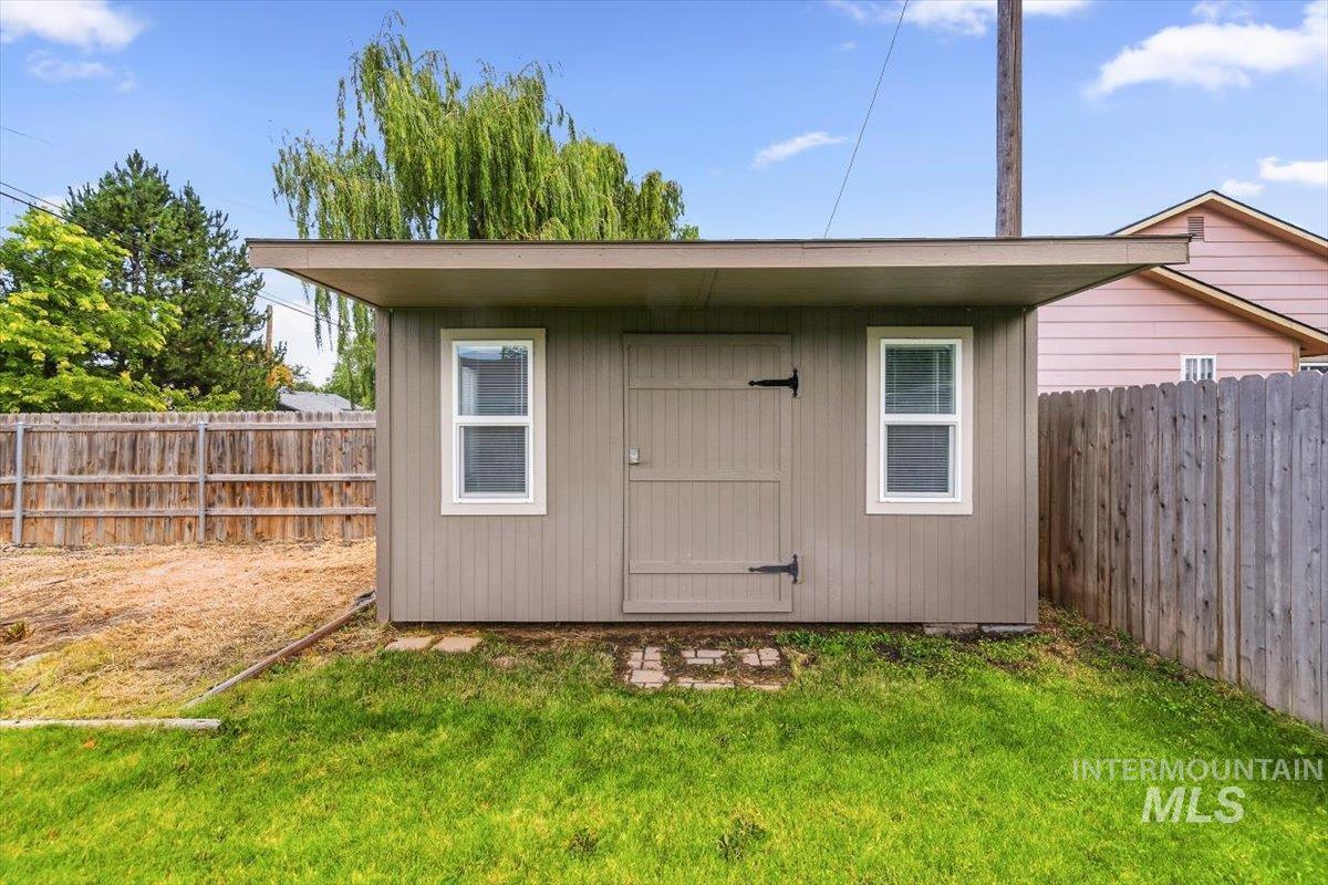 2015 Meadow Ave., Caldwell, Idaho 83605, 2 Bedrooms, 1 Bathroom, Residential For Sale, Price $315,000, 98992660