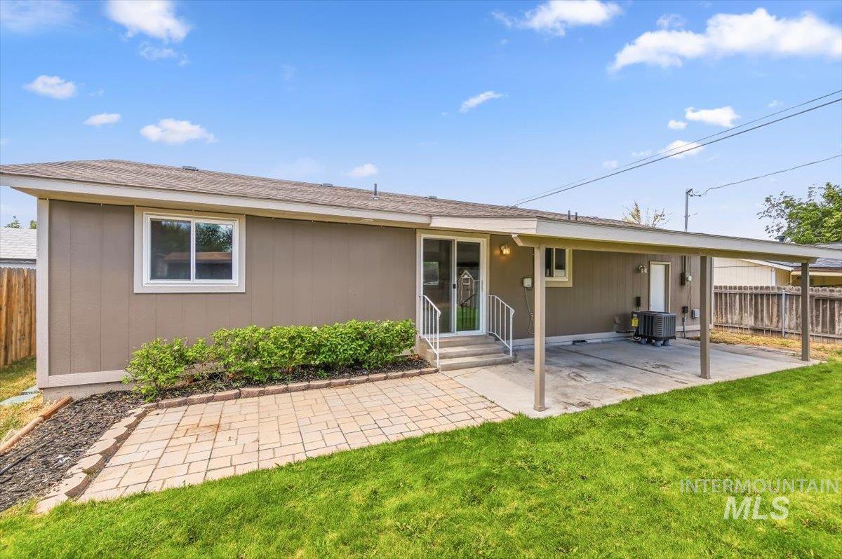 2015 Meadow Ave., Caldwell, Idaho 83605, 2 Bedrooms, 1 Bathroom, Residential For Sale, Price $315,000, 98992660