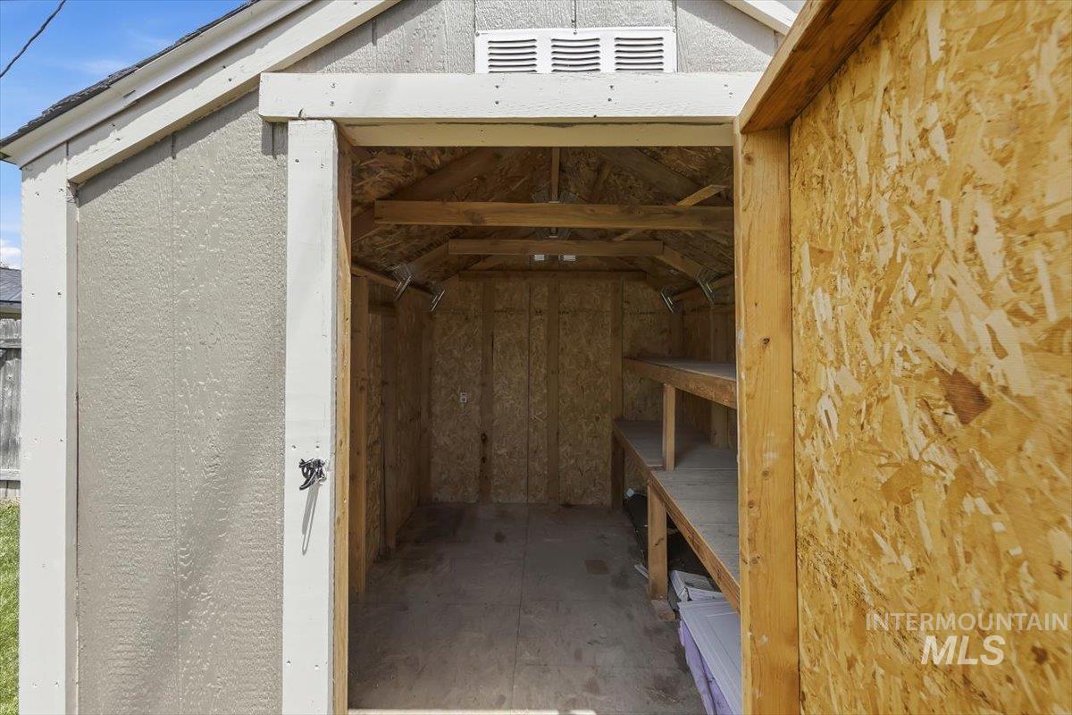 2015 Meadow Ave., Caldwell, Idaho 83605, 2 Bedrooms, 1 Bathroom, Residential For Sale, Price $315,000, 98992660