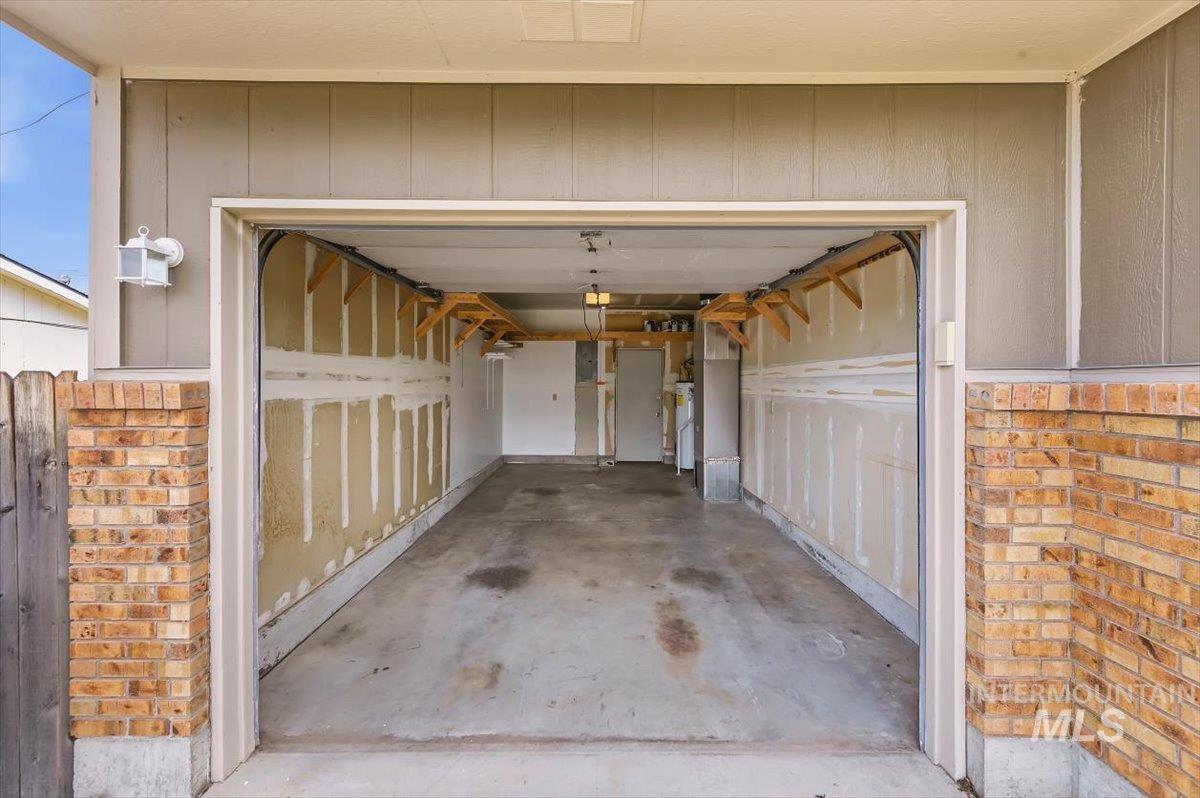 2015 Meadow Ave., Caldwell, Idaho 83605, 2 Bedrooms, 1 Bathroom, Residential For Sale, Price $315,000, 98992660