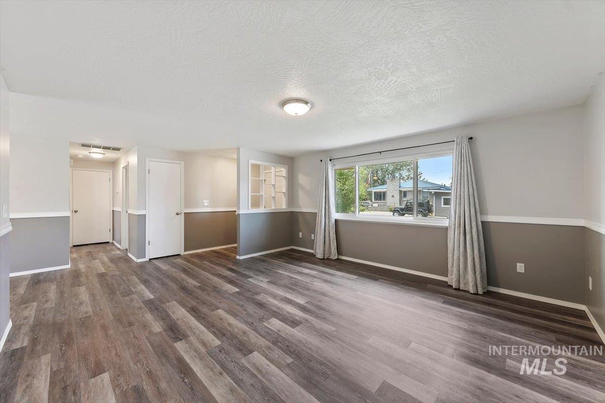 2015 Meadow Ave., Caldwell, Idaho 83605, 2 Bedrooms, 1 Bathroom, Residential For Sale, Price $315,000, 98992660