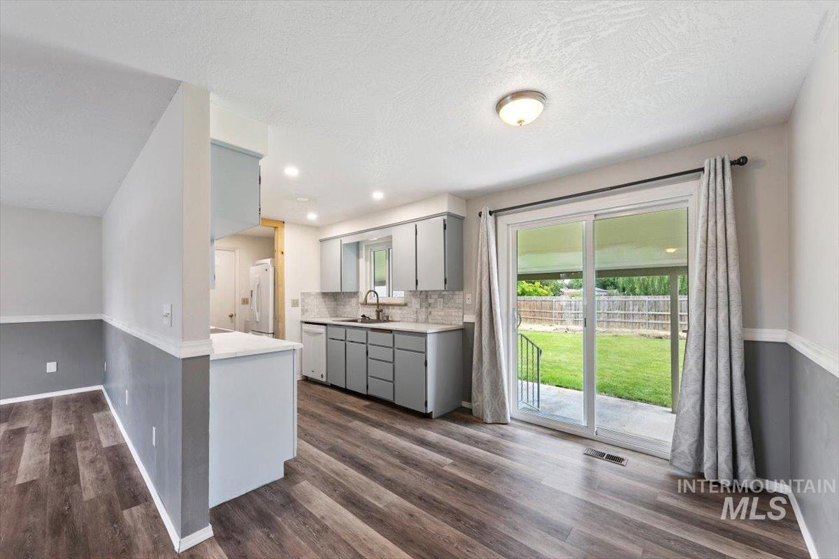 2015 Meadow Ave., Caldwell, Idaho 83605, 2 Bedrooms, 1 Bathroom, Residential For Sale, Price $315,000, 98992660
