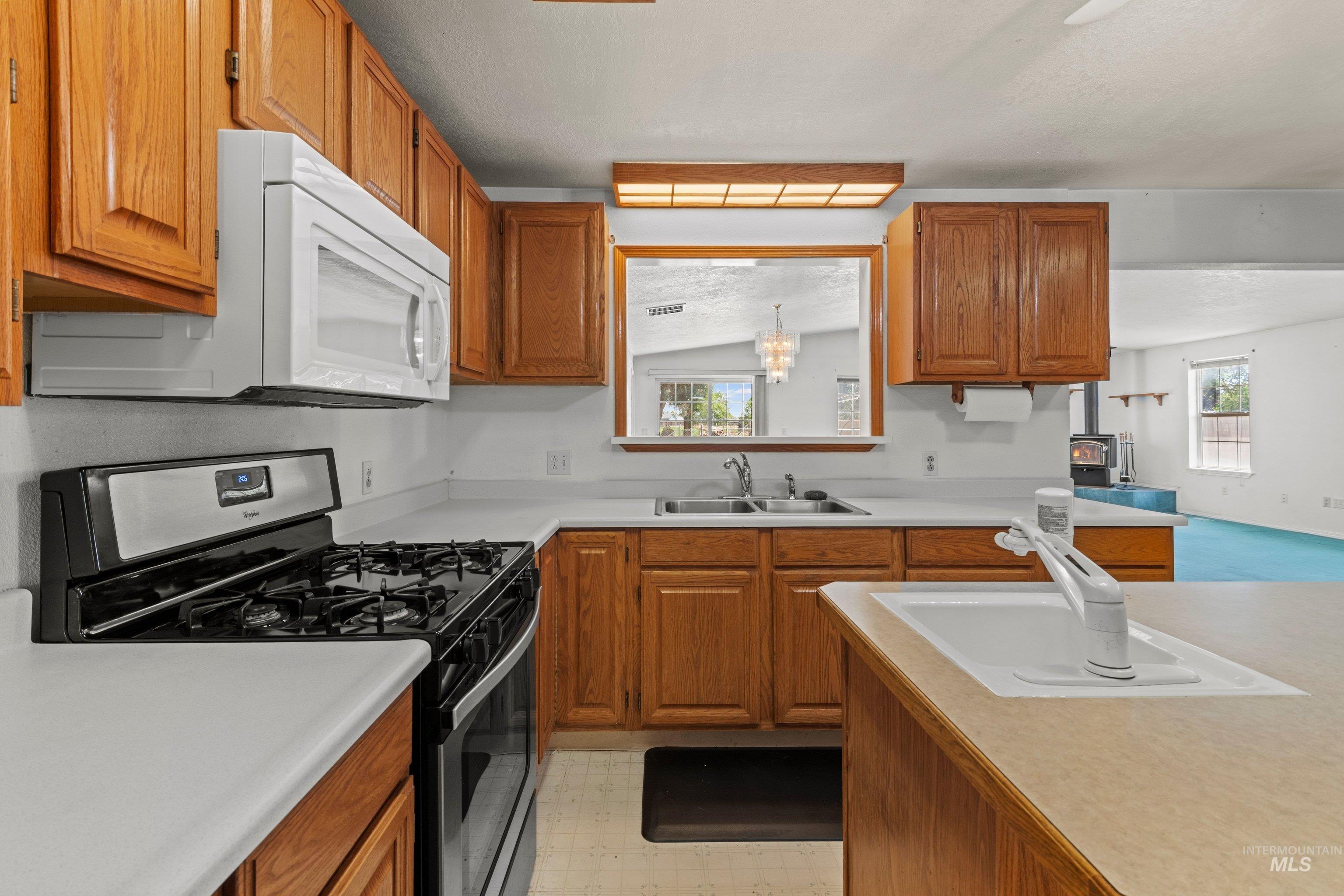 908 N Middleton Rd., Nampa, Idaho 83651, 4 Bedrooms, 2 Bathrooms, Residential For Sale, Price $610,000,MLS 98992663
