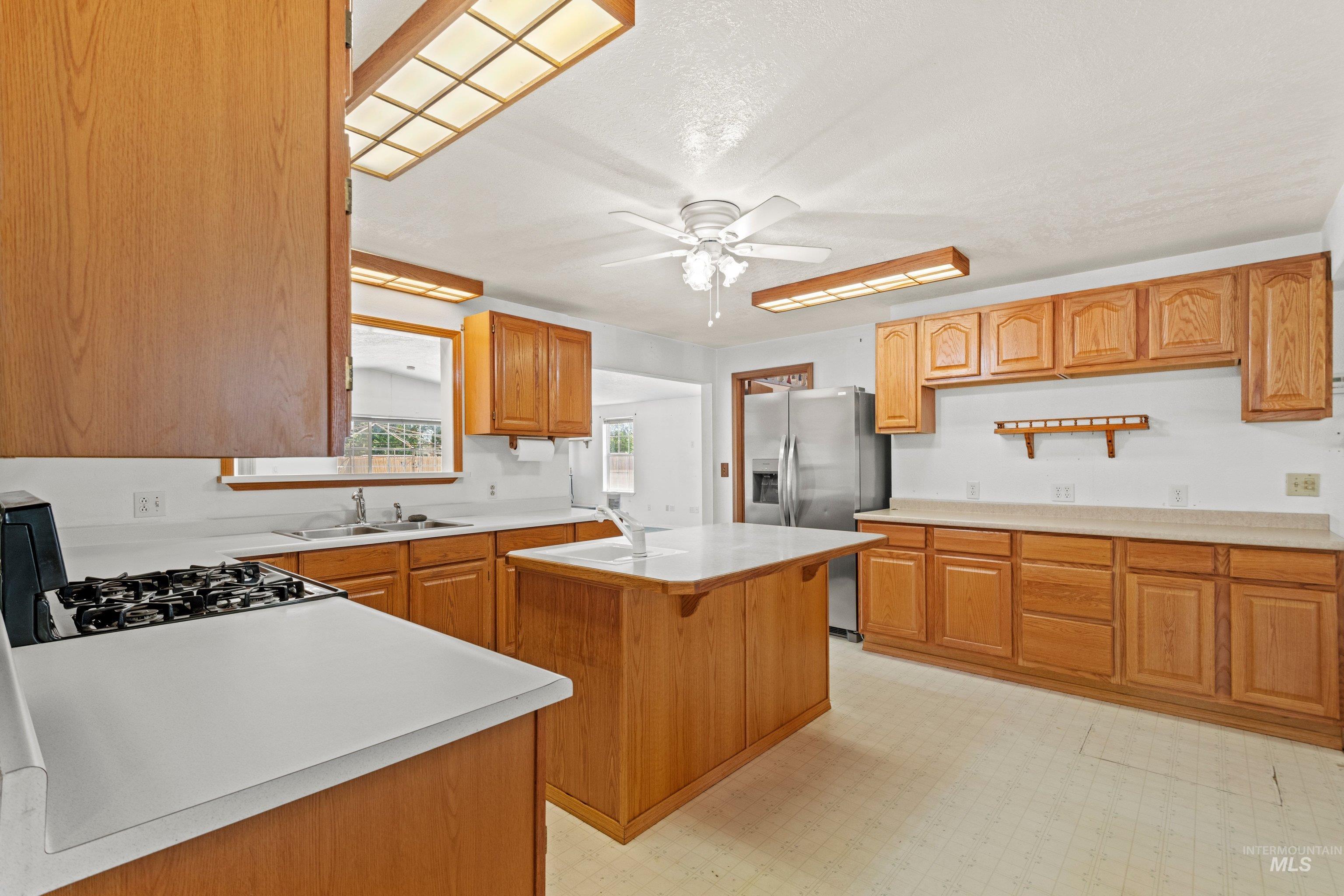 908 N Middleton Rd., Nampa, Idaho 83651, 4 Bedrooms, 2 Bathrooms, Residential For Sale, Price $610,000,MLS 98992663