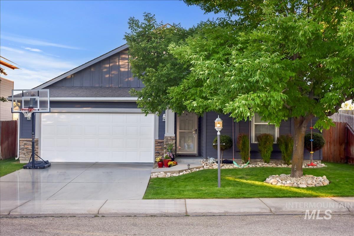 7579 W Middle Fork, Boise, Idaho 83709, 3 Bedrooms, 2 Bathrooms, Residential For Sale, Price $419,900, 98992664