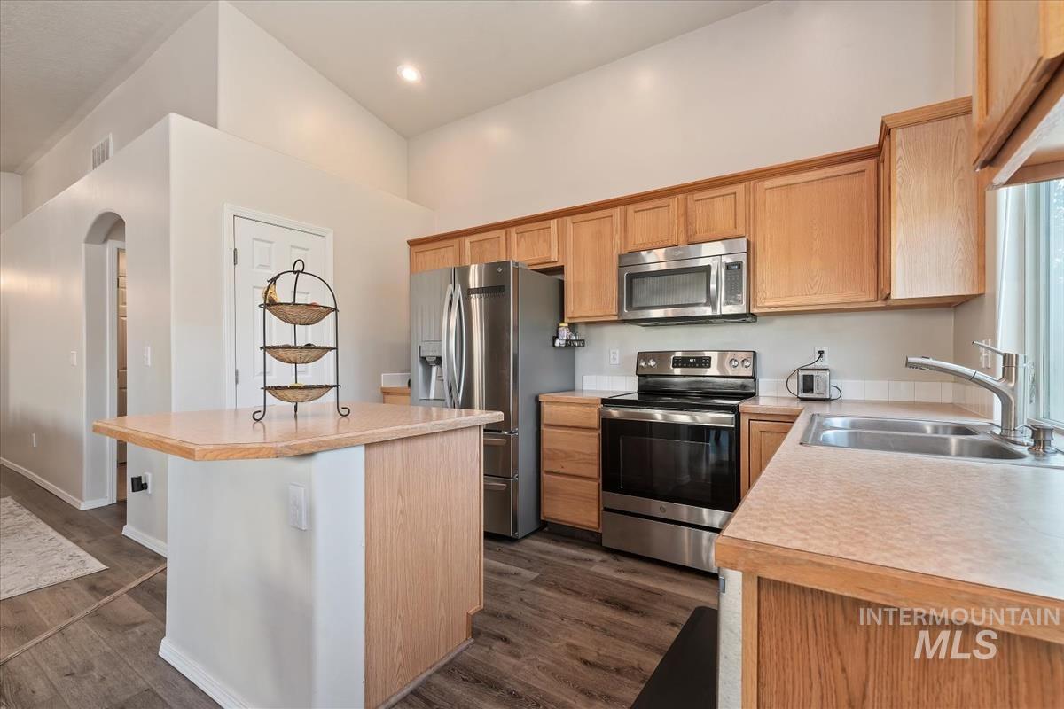 7579 W Middle Fork, Boise, Idaho 83709, 3 Bedrooms, 2 Bathrooms, Residential For Sale, Price $419,900, 98992664