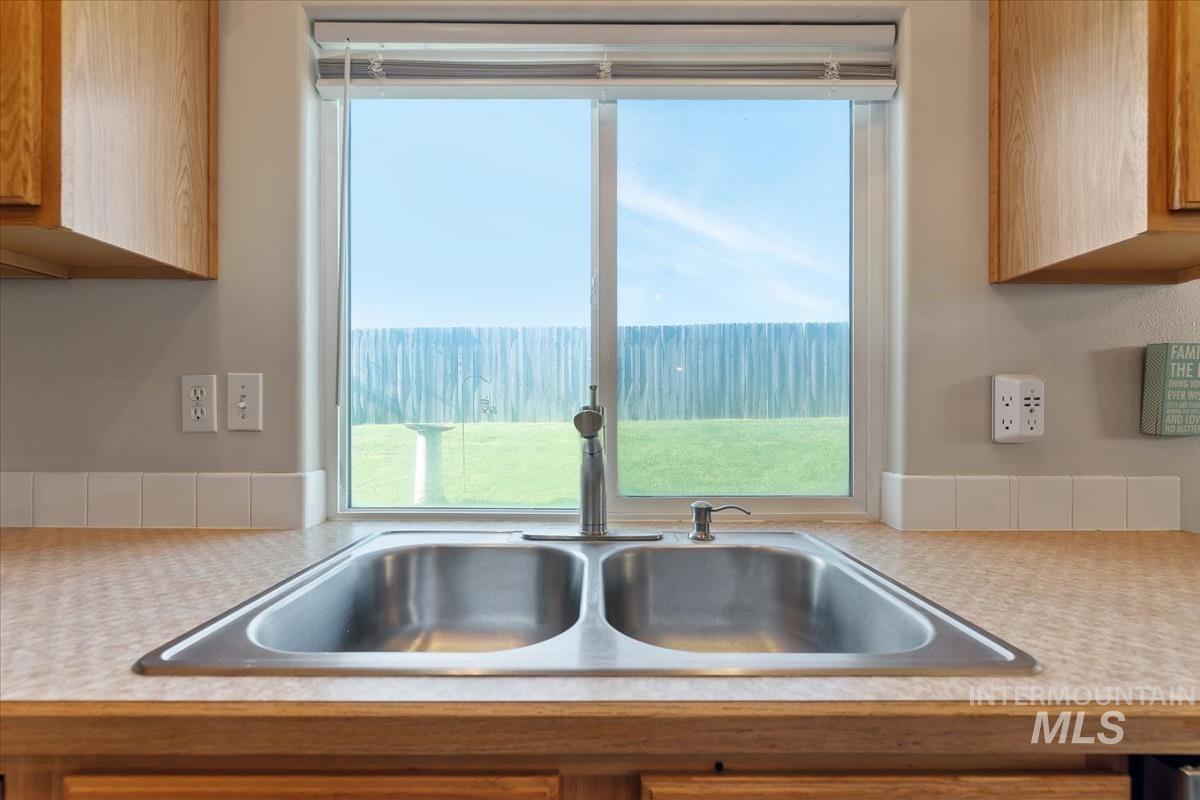 7579 W Middle Fork, Boise, Idaho 83709, 3 Bedrooms, 2 Bathrooms, Residential For Sale, Price $419,900, 98992664