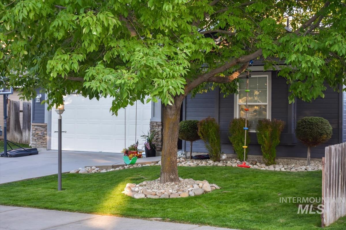 7579 W Middle Fork, Boise, Idaho 83709, 3 Bedrooms, 2 Bathrooms, Residential For Sale, Price $419,900, 98992664