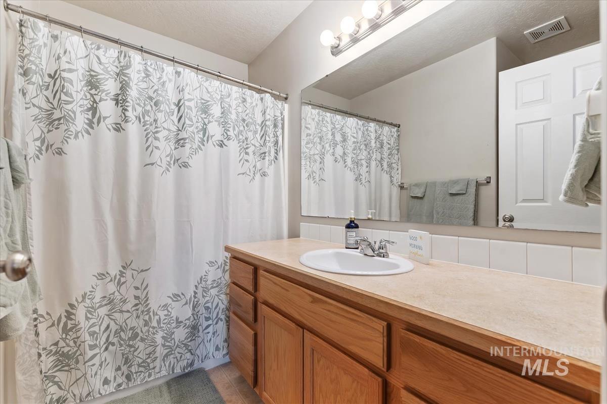 7579 W Middle Fork, Boise, Idaho 83709, 3 Bedrooms, 2 Bathrooms, Residential For Sale, Price $419,900, 98992664