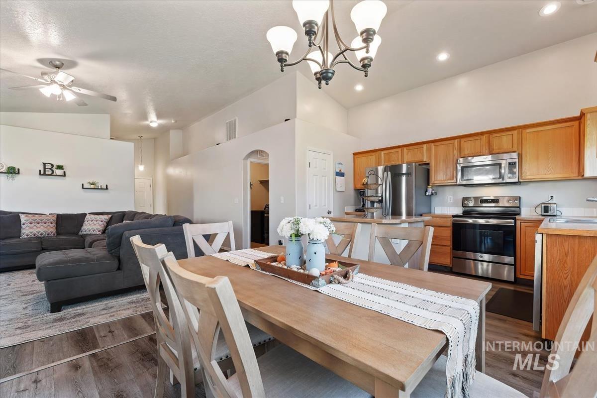 7579 W Middle Fork, Boise, Idaho 83709, 3 Bedrooms, 2 Bathrooms, Residential For Sale, Price $419,900, 98992664