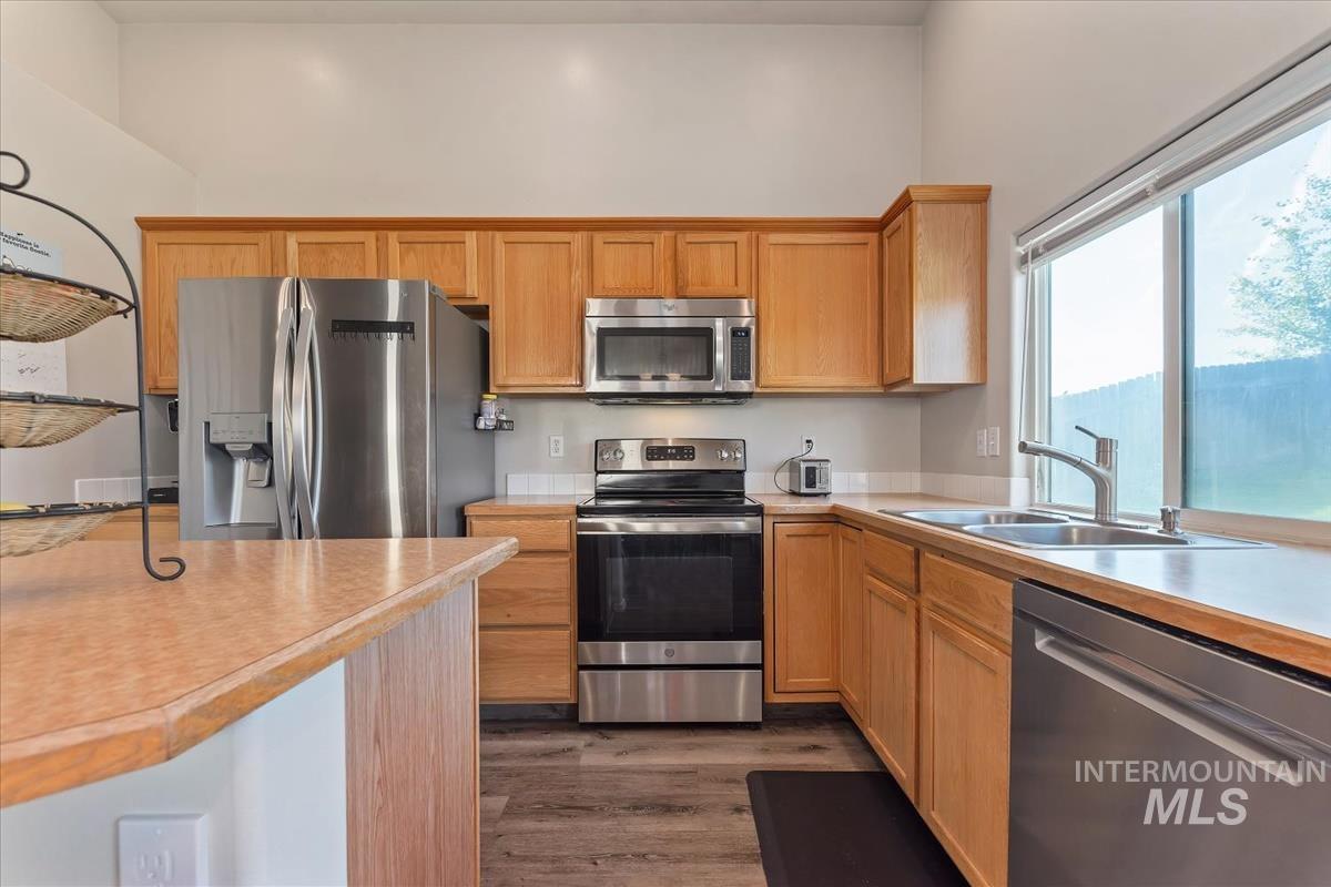 7579 W Middle Fork, Boise, Idaho 83709, 3 Bedrooms, 2 Bathrooms, Residential For Sale, Price $419,900, 98992664