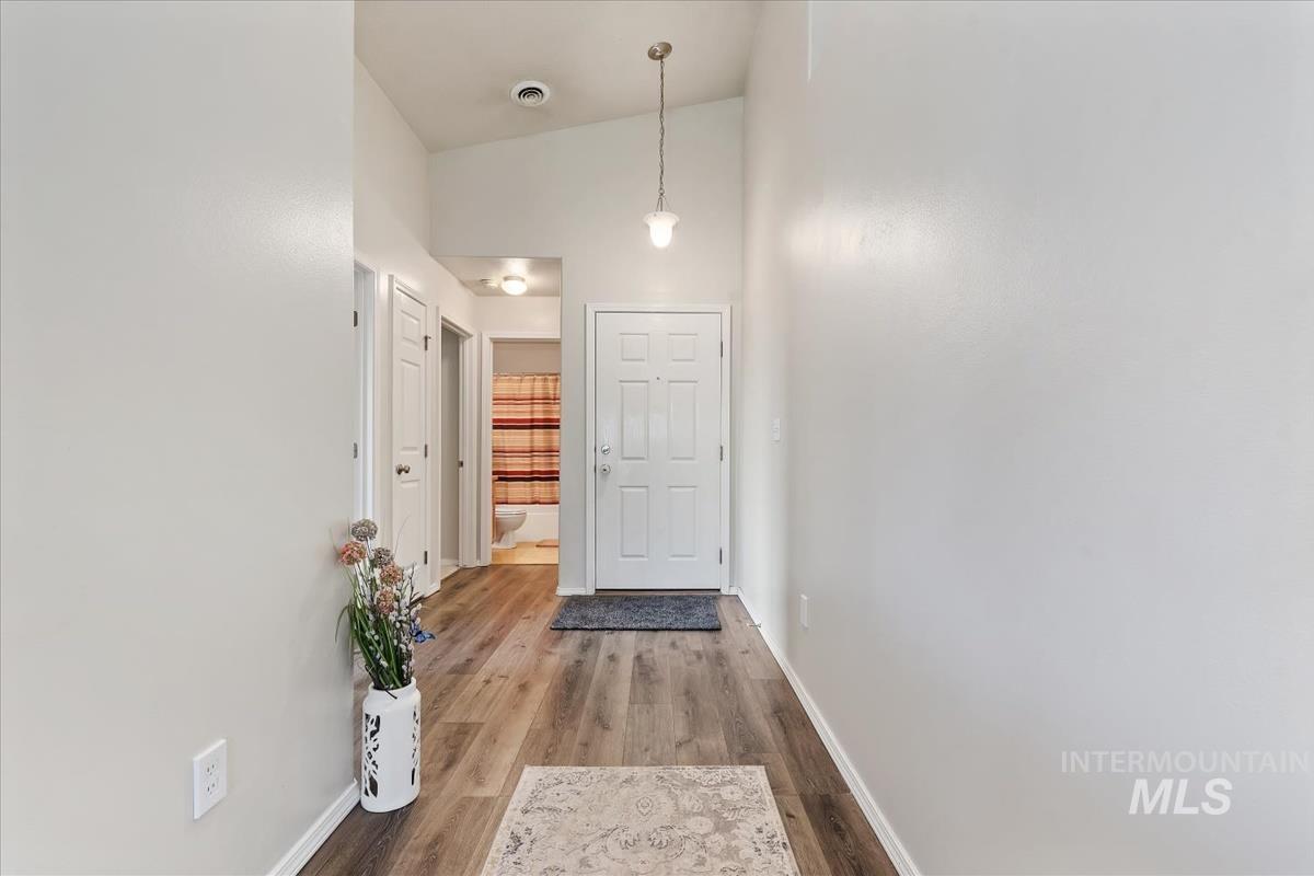 7579 W Middle Fork, Boise, Idaho 83709, 3 Bedrooms, 2 Bathrooms, Residential For Sale, Price $419,900, 98992664