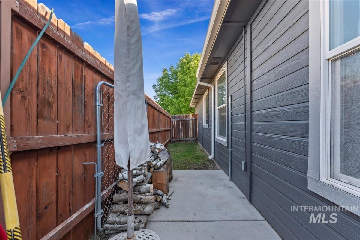 7579 W Middle Fork, Boise, Idaho 83709, 3 Bedrooms, 2 Bathrooms, Residential For Sale, Price $419,900, 98992664
