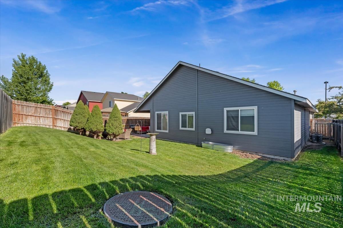 7579 W Middle Fork, Boise, Idaho 83709, 3 Bedrooms, 2 Bathrooms, Residential For Sale, Price $419,900, 98992664