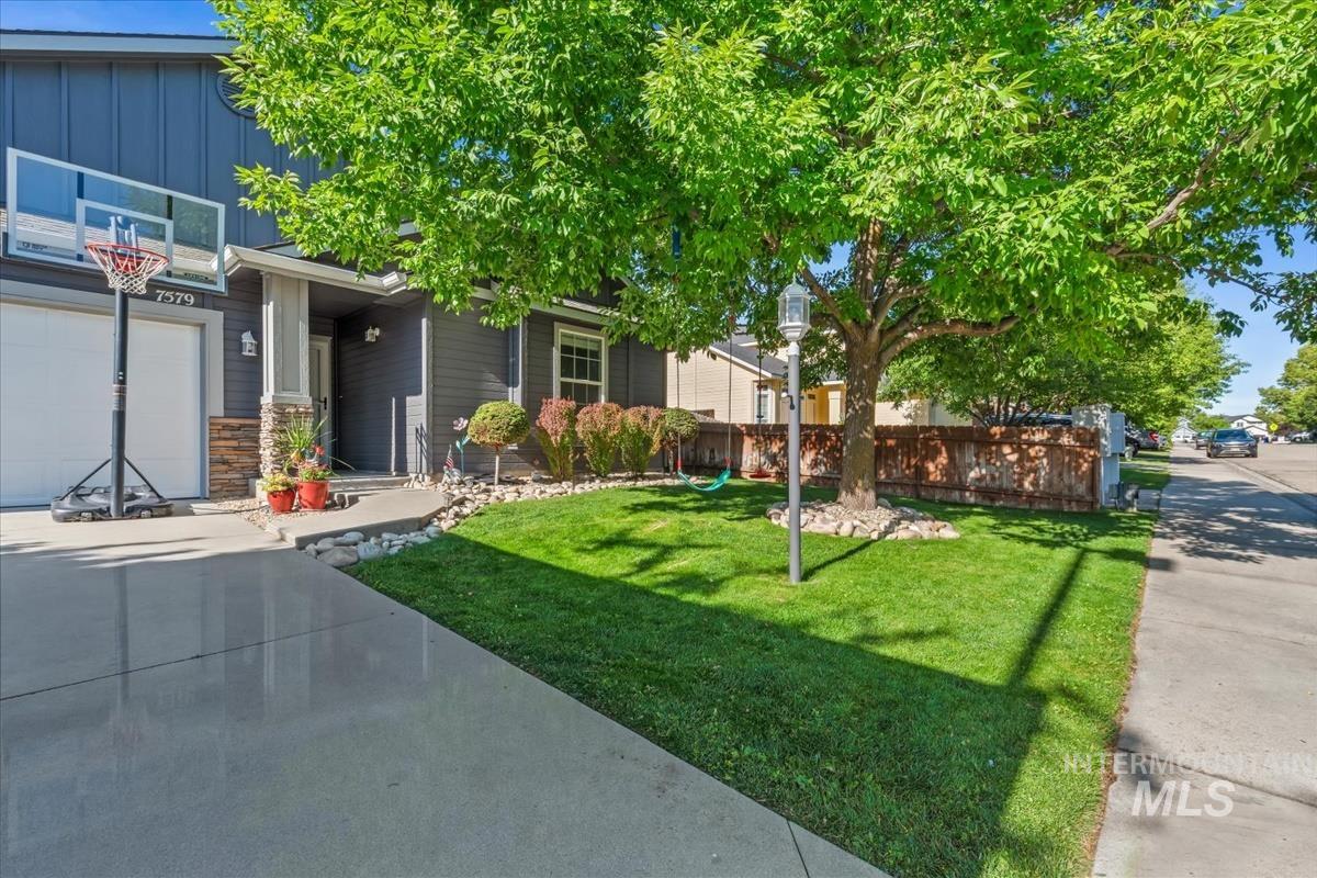 7579 W Middle Fork, Boise, Idaho 83709, 3 Bedrooms, 2 Bathrooms, Residential For Sale, Price $419,900, 98992664