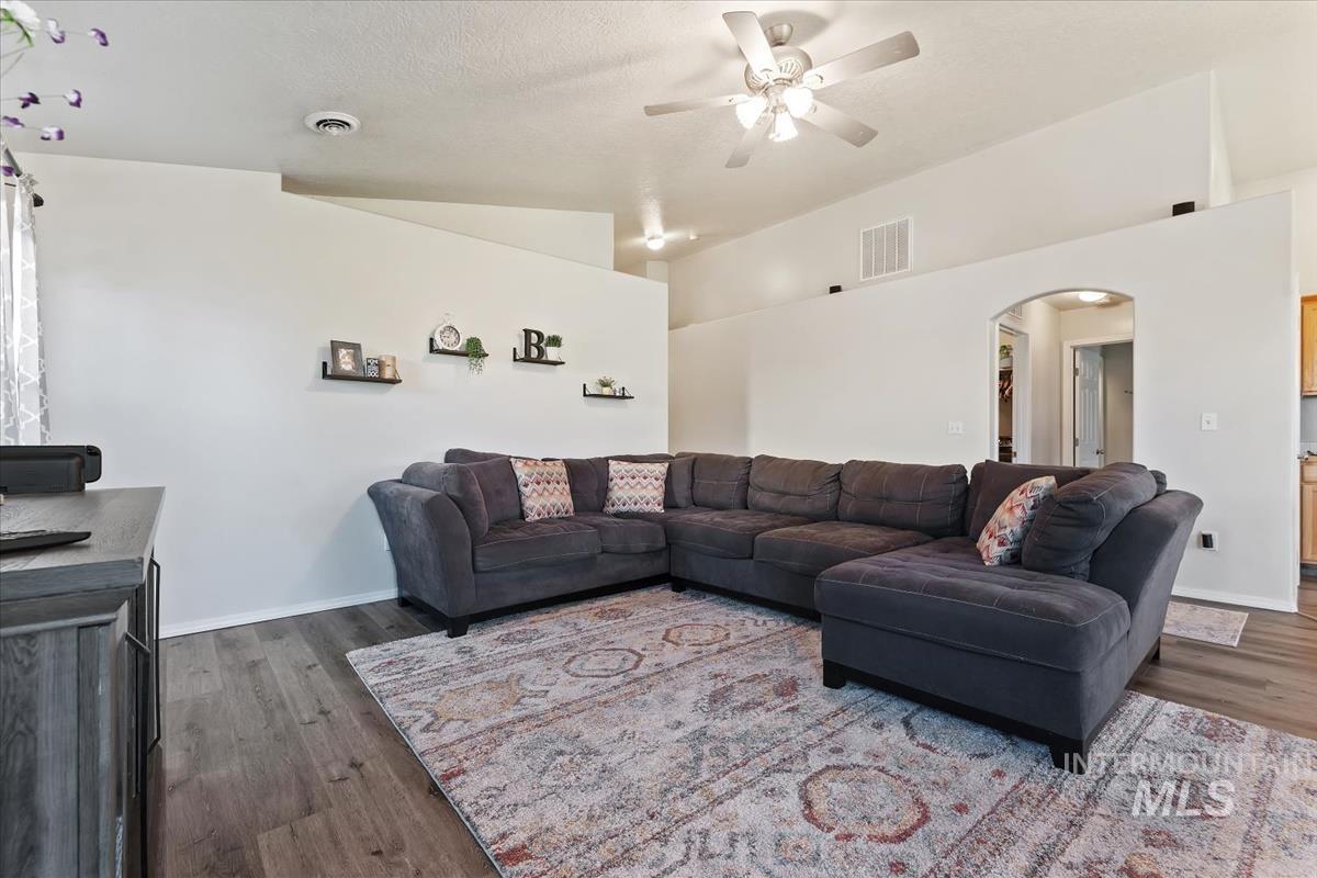 7579 W Middle Fork, Boise, Idaho 83709, 3 Bedrooms, 2 Bathrooms, Residential For Sale, Price $419,900, 98992664