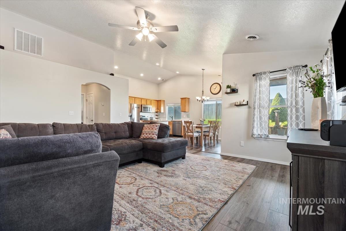 7579 W Middle Fork, Boise, Idaho 83709, 3 Bedrooms, 2 Bathrooms, Residential For Sale, Price $419,900, 98992664