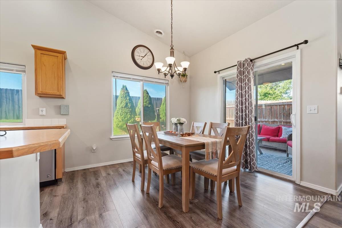 7579 W Middle Fork, Boise, Idaho 83709, 3 Bedrooms, 2 Bathrooms, Residential For Sale, Price $419,900, 98992664