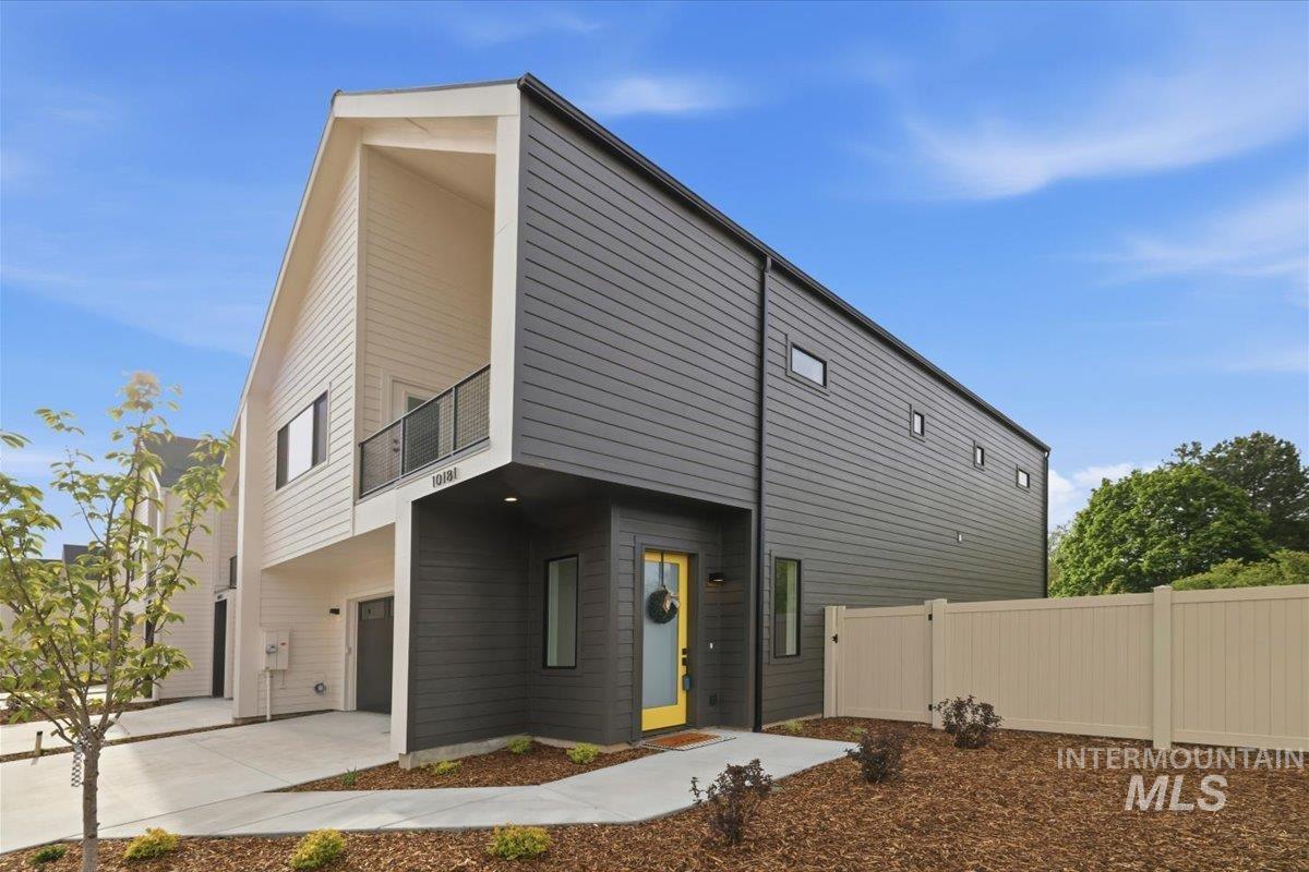 10149 W Southerland Dr, Boise, Idaho 83709, 3 Bedrooms, 2.5 Bathrooms, Residential For Sale, Price $552,000, 98992668