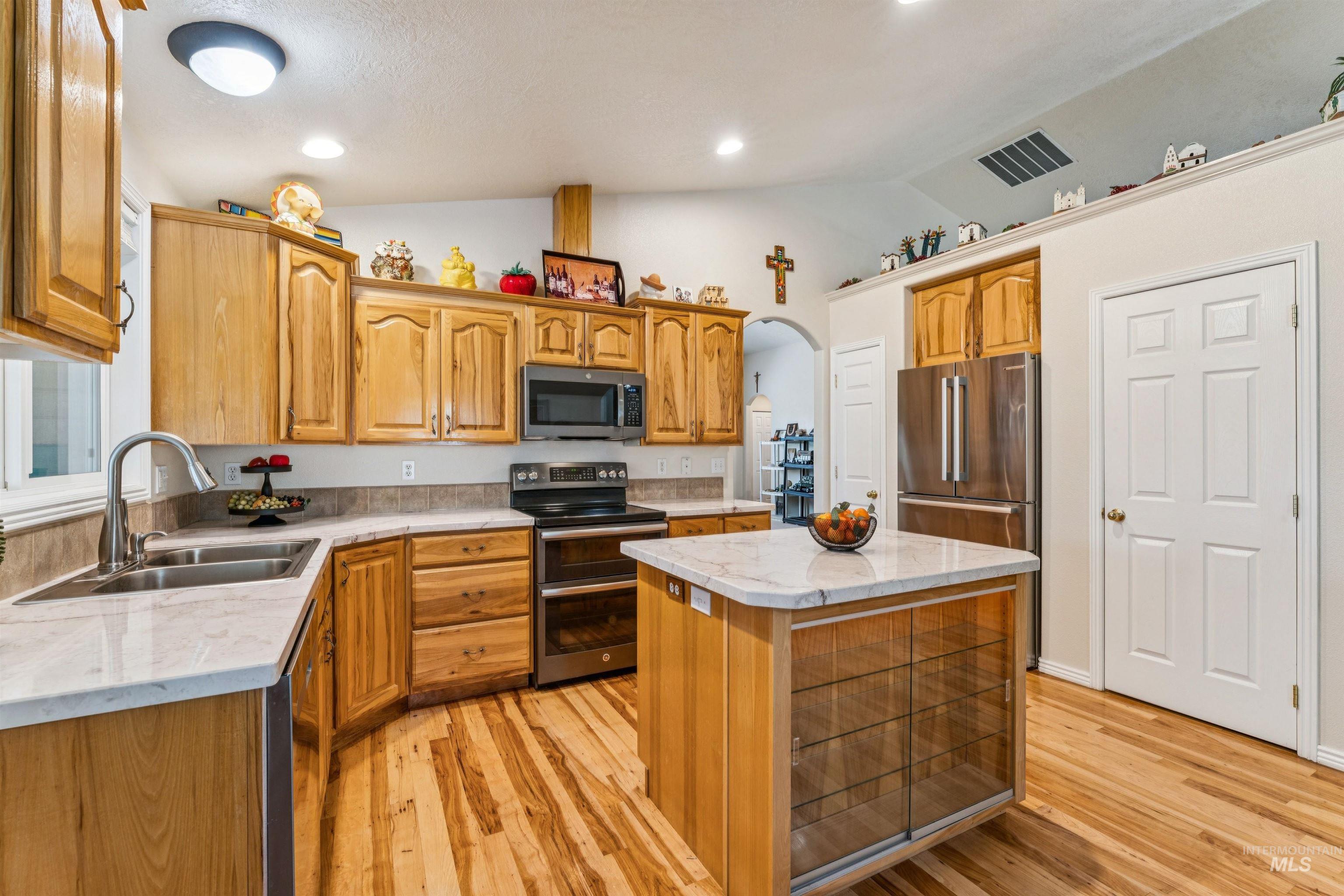 210 S Lancaster Dr, Nampa, Idaho 83686, 3 Bedrooms, 2 Bathrooms, Residential For Sale, Price $449,900, 98992672