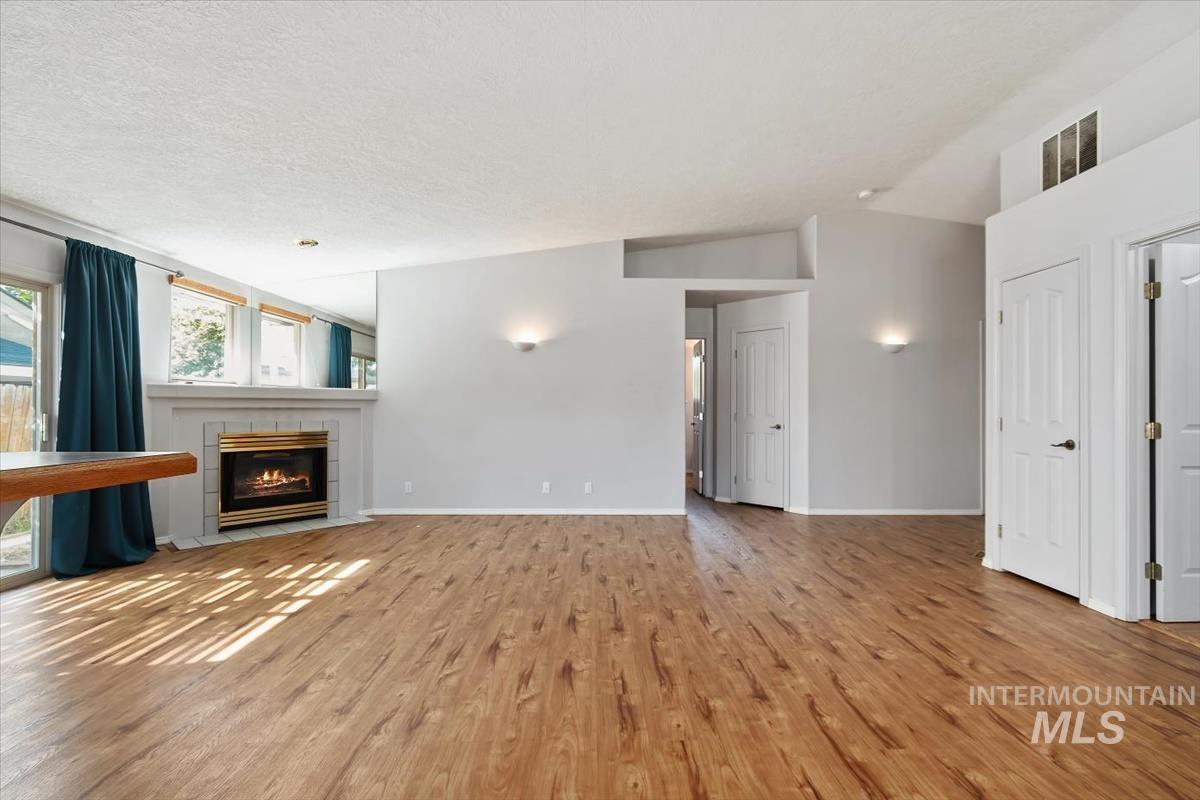 1681 E Laurelwood, Eagle, Idaho 83616, 3 Bedrooms, 2 Bathrooms, Residential For Sale, Price $470,000, 98992673