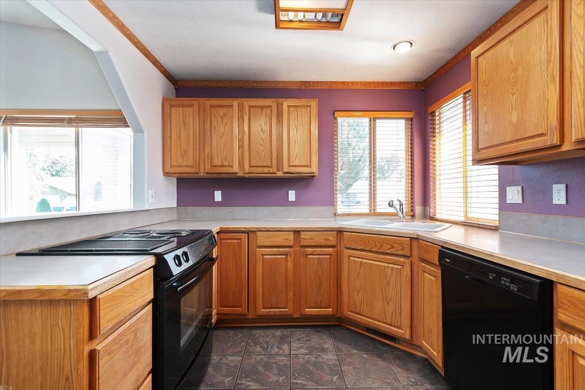 1681 E Laurelwood, Eagle, Idaho 83616, 3 Bedrooms, 2 Bathrooms, Residential For Sale, Price $470,000, 98992673