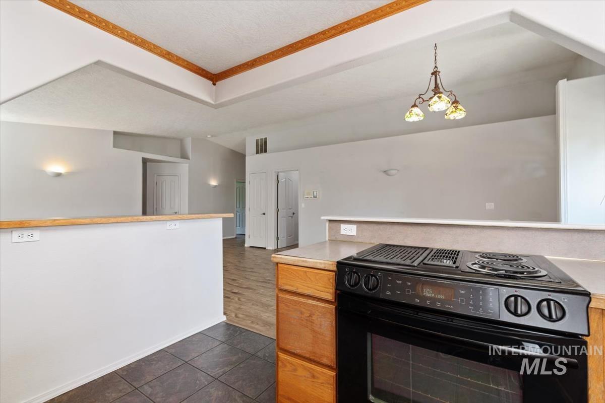 1681 E Laurelwood, Eagle, Idaho 83616, 3 Bedrooms, 2 Bathrooms, Residential For Sale, Price $470,000, 98992673