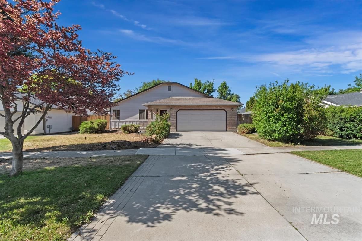 1681 E Laurelwood, Eagle, Idaho 83616, 3 Bedrooms, 2 Bathrooms, Residential For Sale, Price $470,000, 98992673
