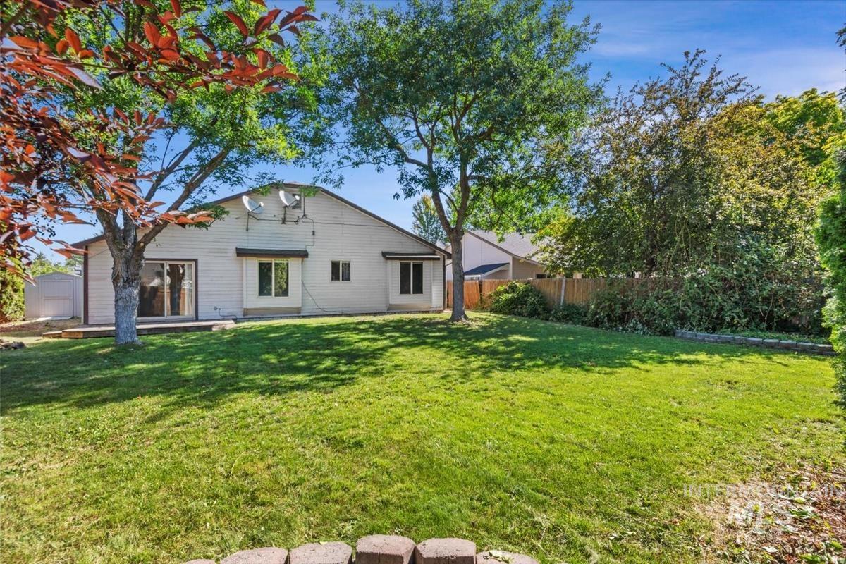 1681 E Laurelwood, Eagle, Idaho 83616, 3 Bedrooms, 2 Bathrooms, Residential For Sale, Price $470,000, 98992673