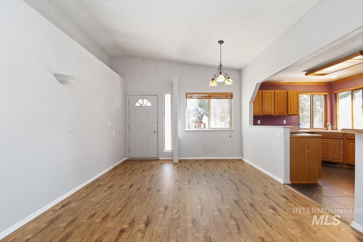 1681 E Laurelwood, Eagle, Idaho 83616, 3 Bedrooms, 2 Bathrooms, Residential For Sale, Price $470,000, 98992673