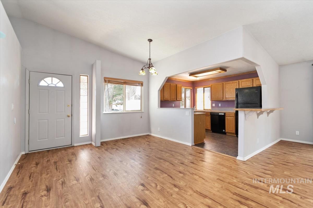 1681 E Laurelwood, Eagle, Idaho 83616, 3 Bedrooms, 2 Bathrooms, Residential For Sale, Price $470,000, 98992673