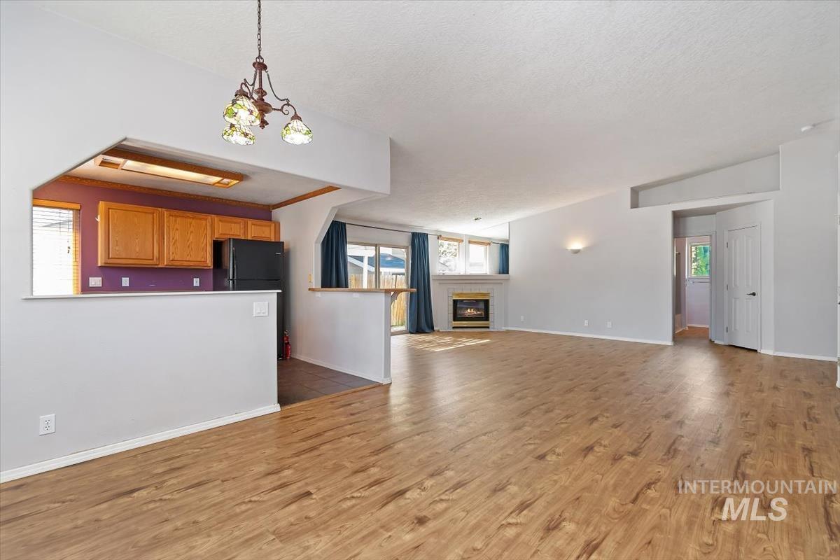 1681 E Laurelwood, Eagle, Idaho 83616, 3 Bedrooms, 2 Bathrooms, Residential For Sale, Price $470,000, 98992673