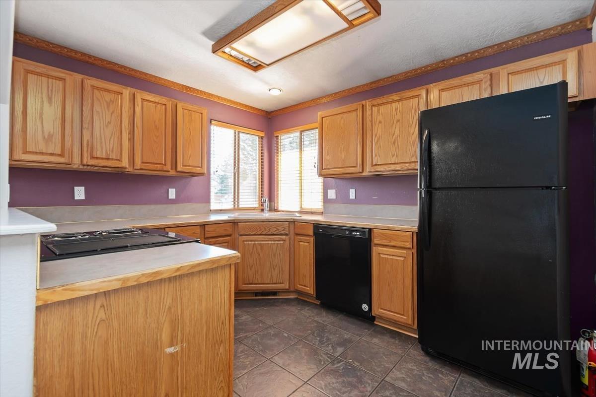 1681 E Laurelwood, Eagle, Idaho 83616, 3 Bedrooms, 2 Bathrooms, Residential For Sale, Price $470,000, 98992673