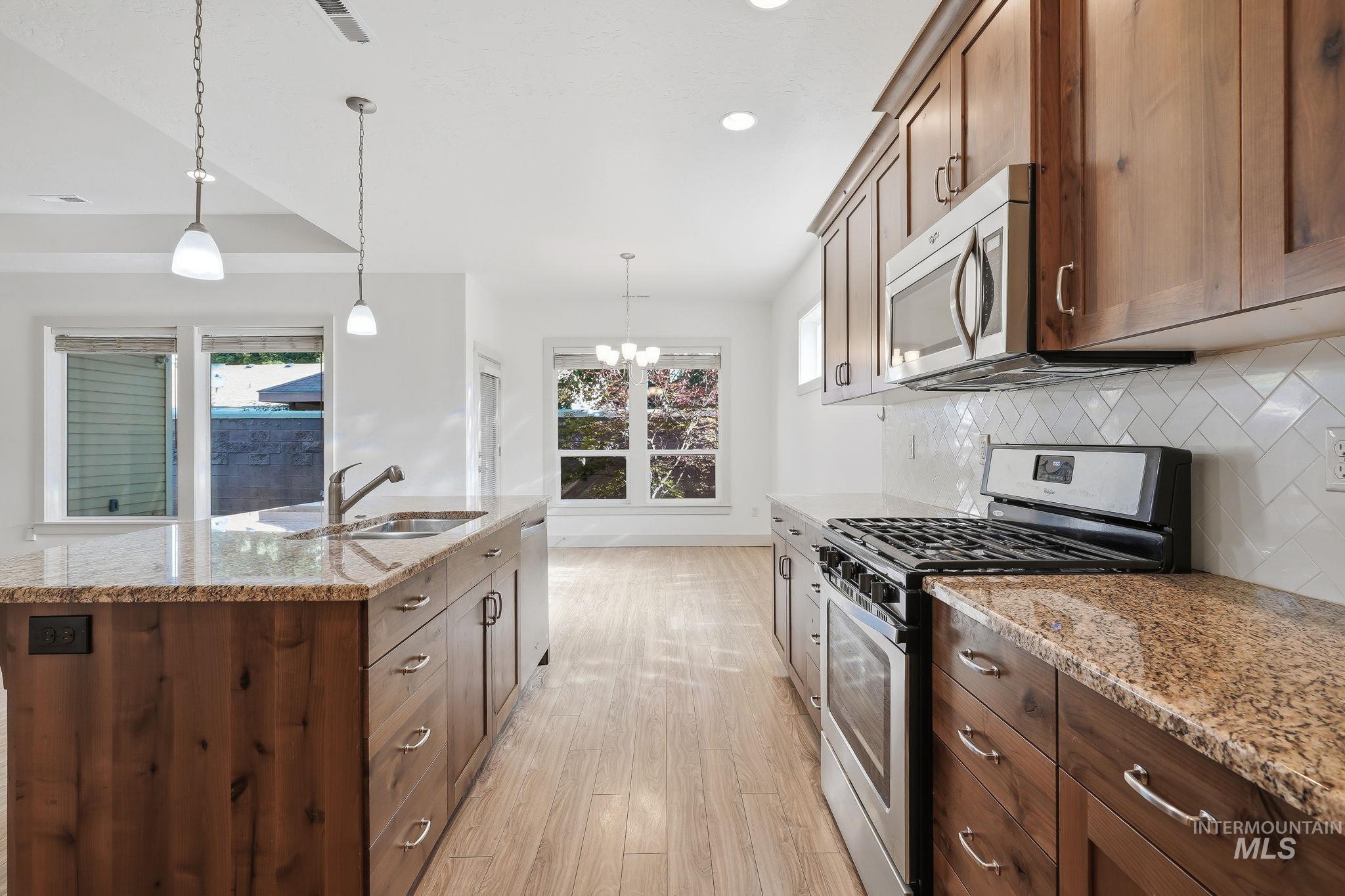 421 S Curtis, Boise, Idaho 83705, 3 Bedrooms, 2 Bathrooms, Residential For Sale, Price $299,000, 98992678