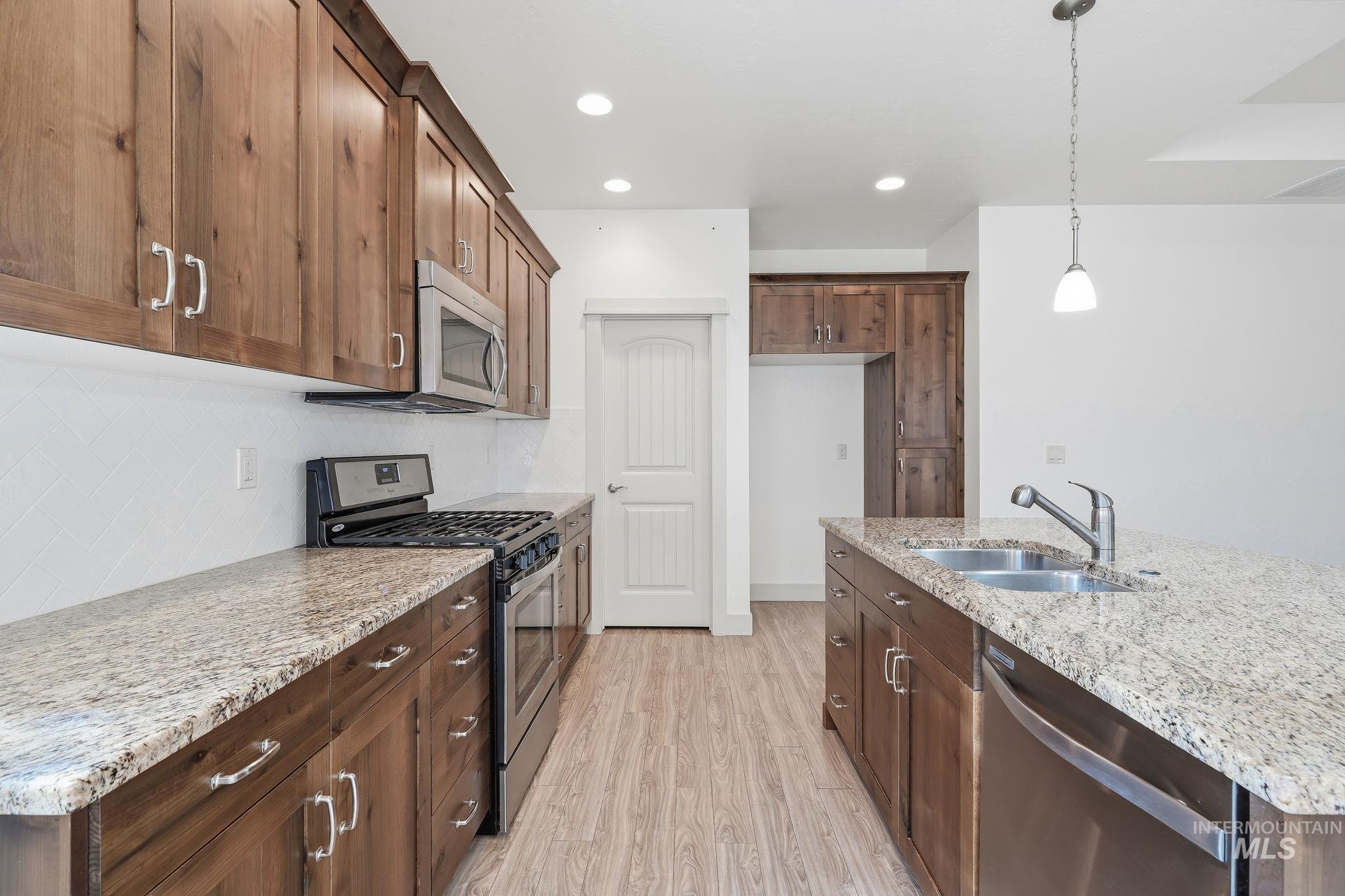421 S Curtis, Boise, Idaho 83705, 3 Bedrooms, 2 Bathrooms, Residential For Sale, Price $299,000, 98992678