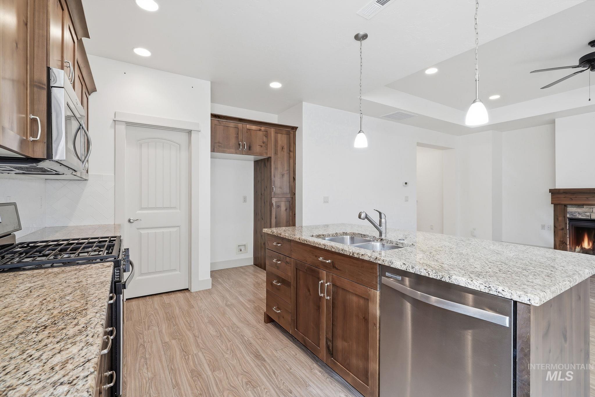 421 S Curtis, Boise, Idaho 83705, 3 Bedrooms, 2 Bathrooms, Residential For Sale, Price $299,000, 98992678