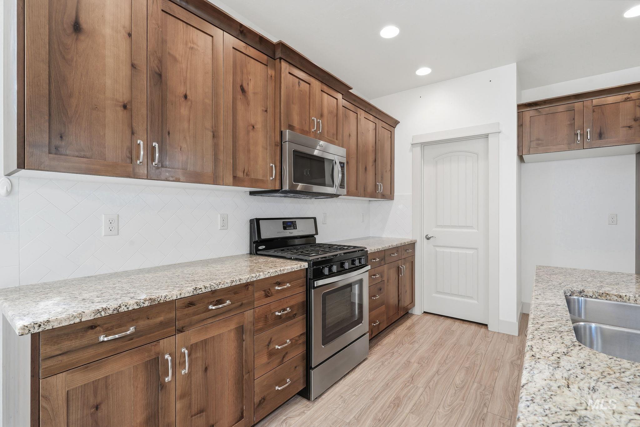 421 S Curtis, Boise, Idaho 83705, 3 Bedrooms, 2 Bathrooms, Residential For Sale, Price $299,000, 98992678