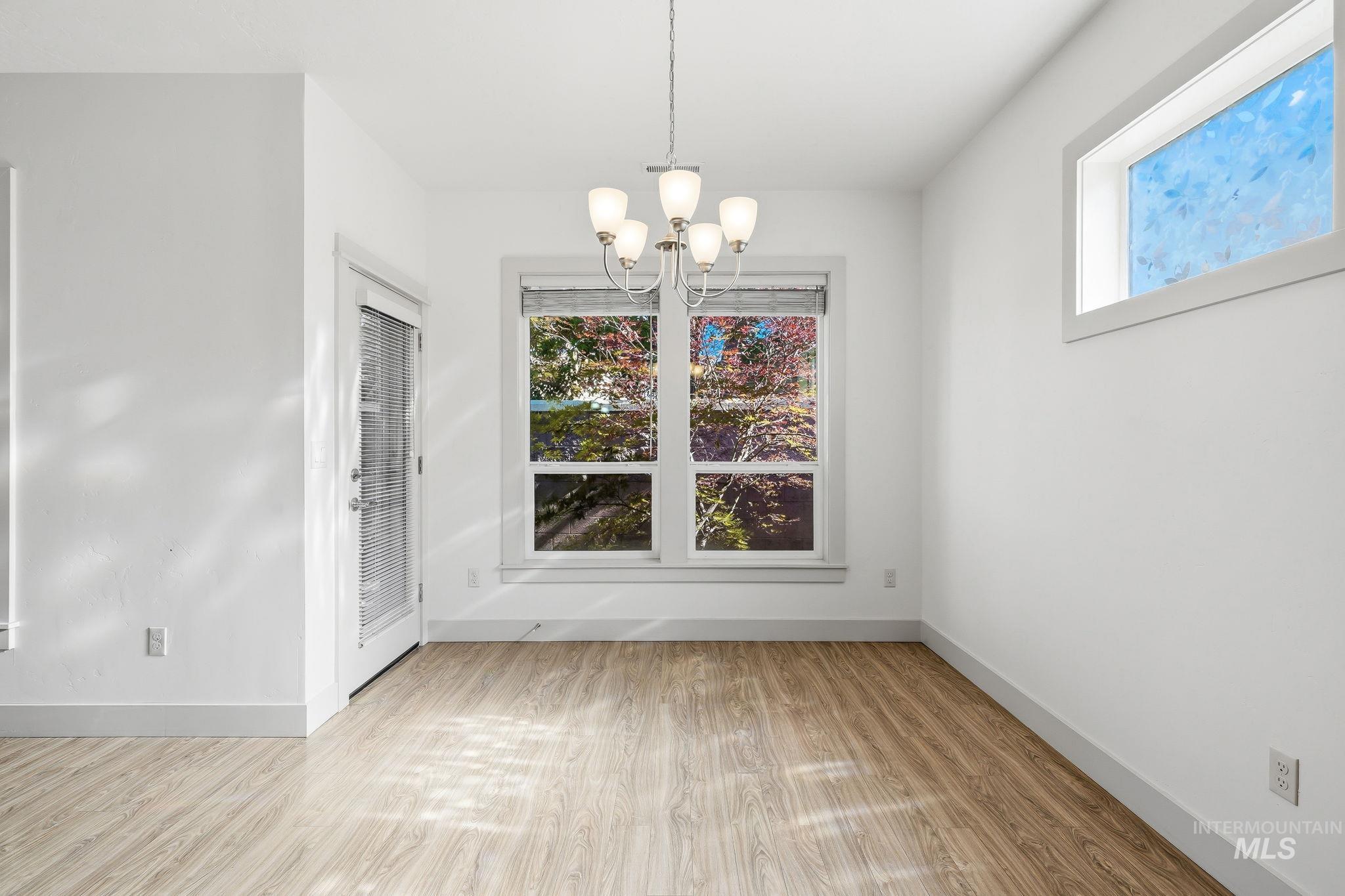 421 S Curtis, Boise, Idaho 83705, 3 Bedrooms, 2 Bathrooms, Residential For Sale, Price $299,000, 98992678