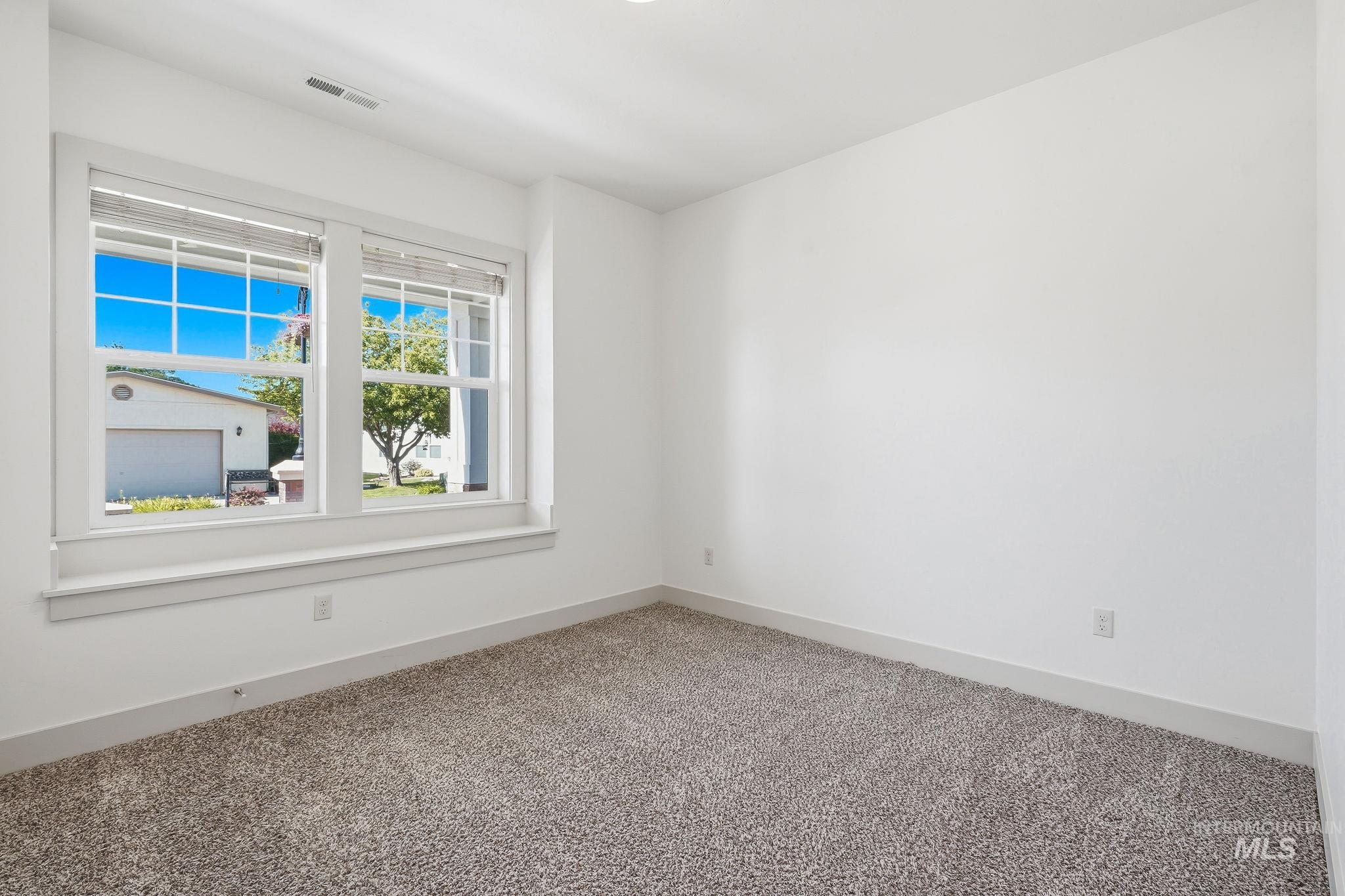 421 S Curtis, Boise, Idaho 83705, 3 Bedrooms, 2 Bathrooms, Residential For Sale, Price $299,000, 98992678