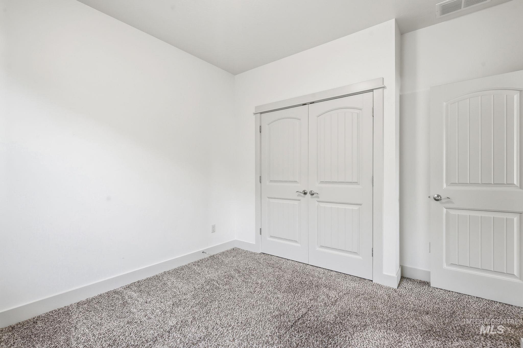 421 S Curtis, Boise, Idaho 83705, 3 Bedrooms, 2 Bathrooms, Residential For Sale, Price $299,000, 98992678