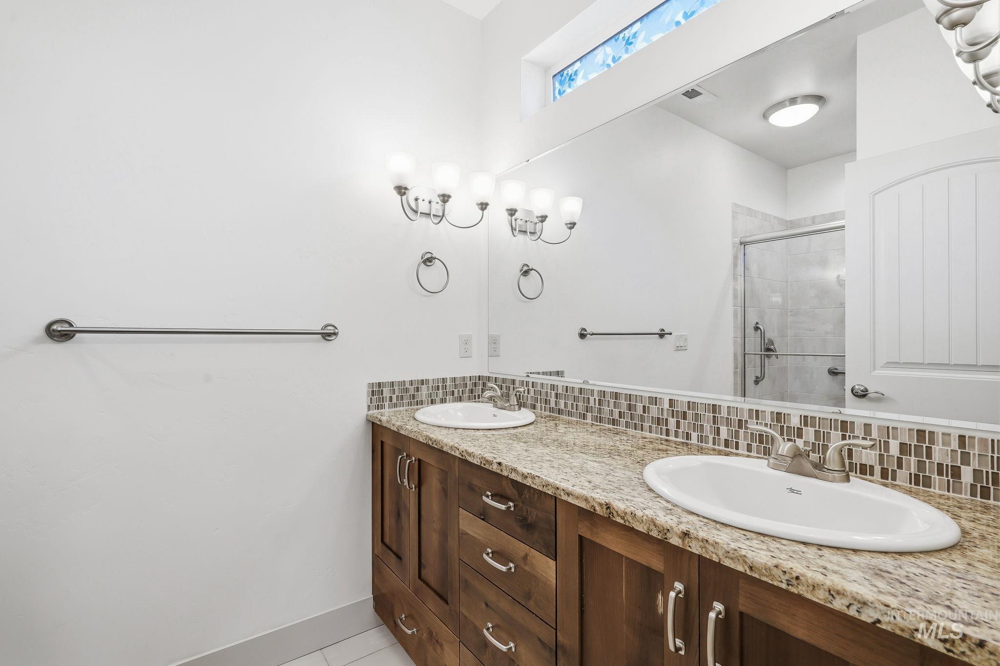 421 S Curtis, Boise, Idaho 83705, 3 Bedrooms, 2 Bathrooms, Residential For Sale, Price $299,000, 98992678