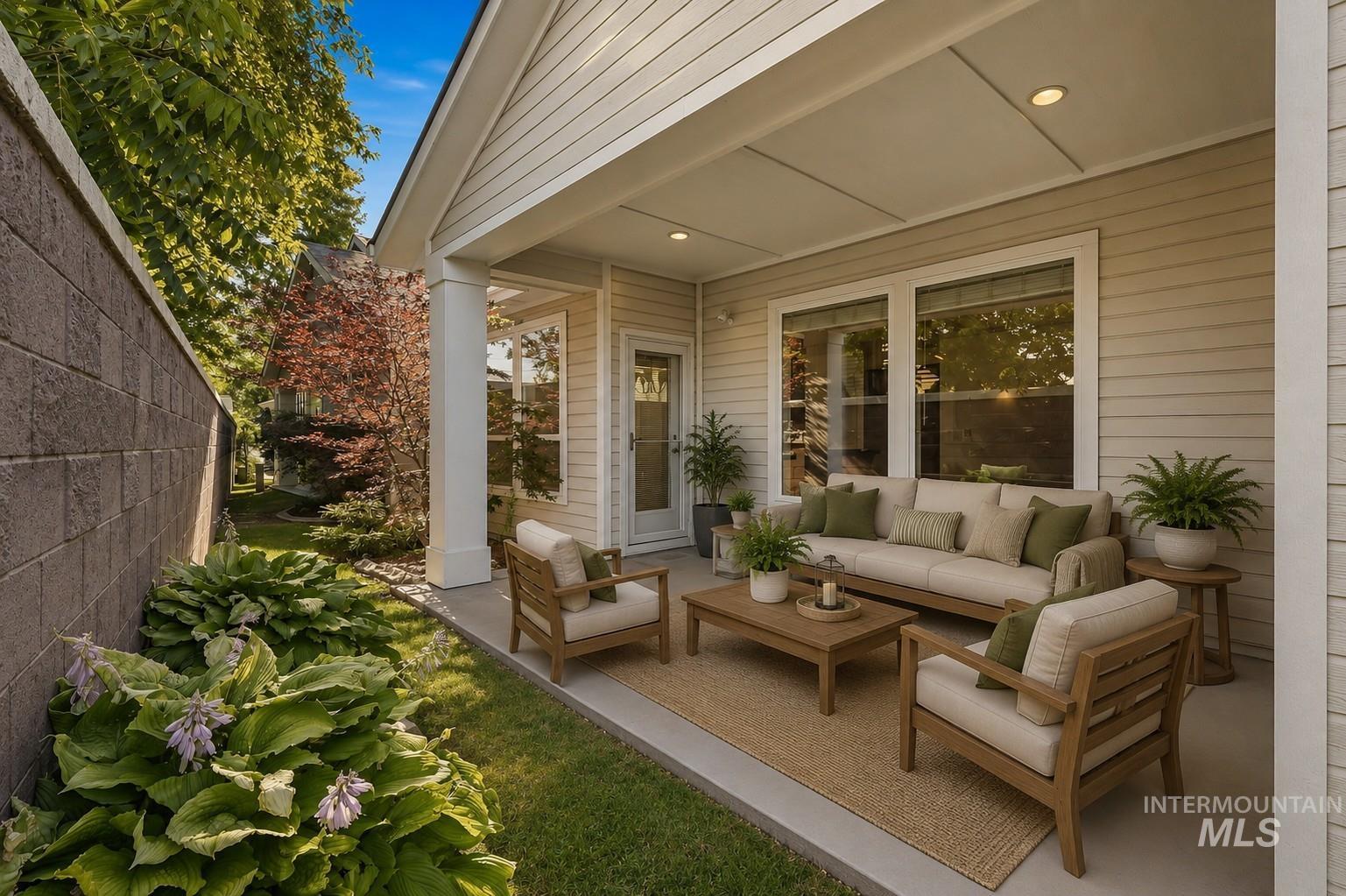 421 S Curtis, Boise, Idaho 83705, 3 Bedrooms, 2 Bathrooms, Residential For Sale, Price $299,000, 98992678