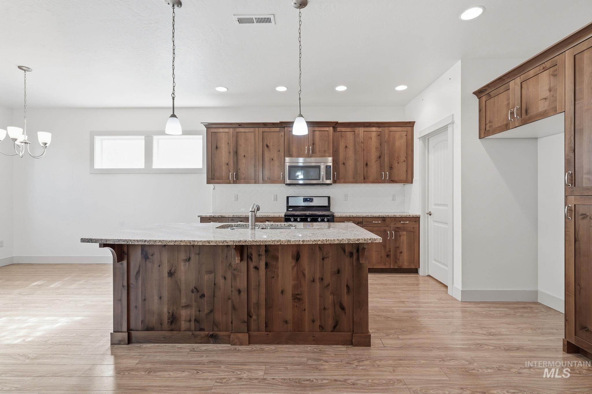 421 S Curtis, Boise, Idaho 83705, 3 Bedrooms, 2 Bathrooms, Residential For Sale, Price $299,000, 98992678