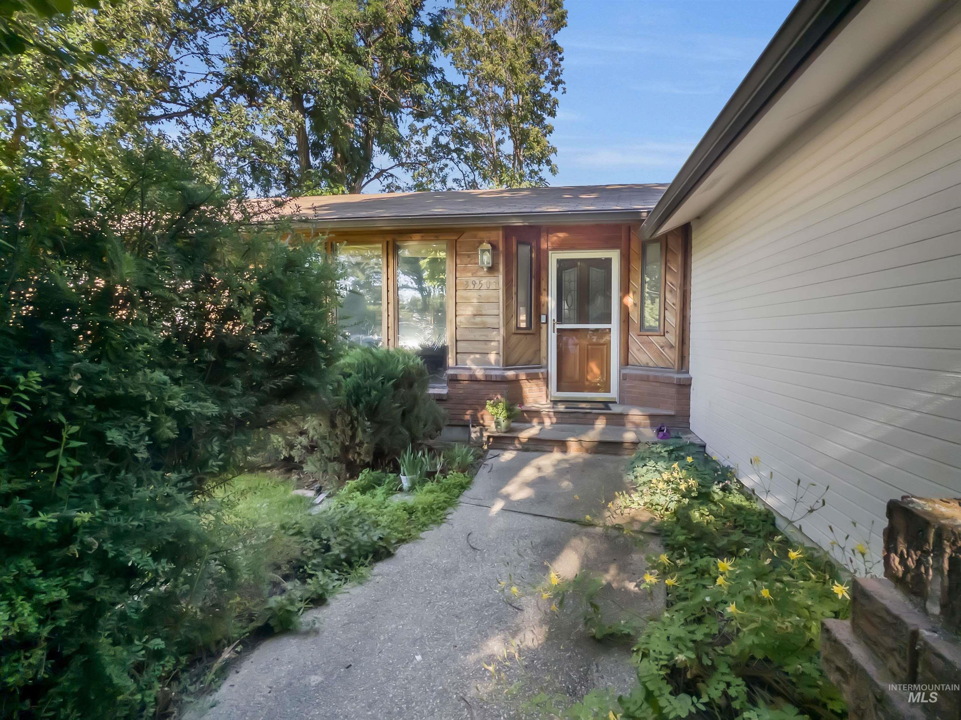 3950 N Whitehead, Boise, Idaho 83703, 3 Bedrooms, 2 Bathrooms, Residential For Sale, Price $500,000, 98992687