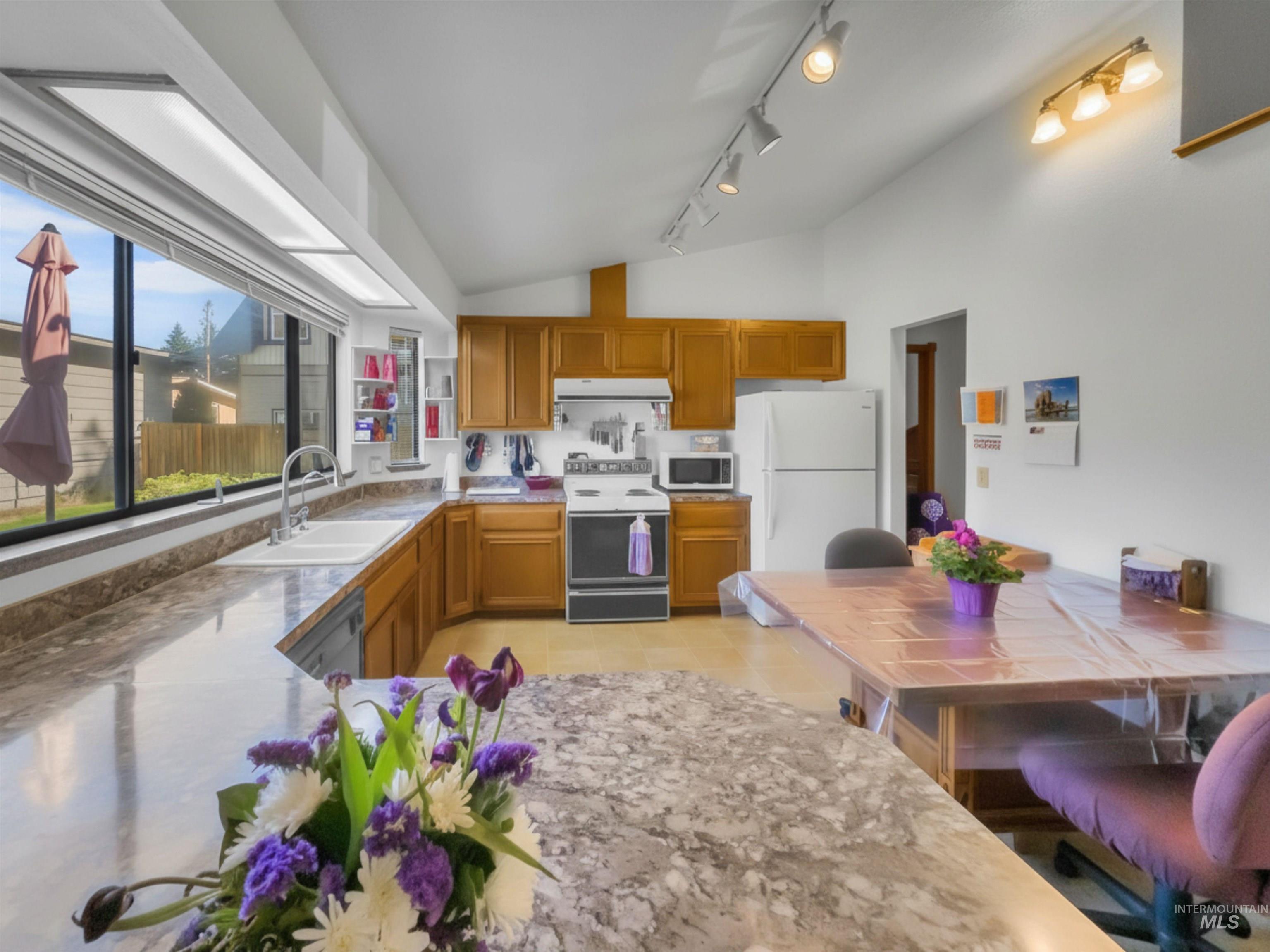 3950 N Whitehead, Boise, Idaho 83703, 3 Bedrooms, 2 Bathrooms, Residential For Sale, Price $500,000, 98992687