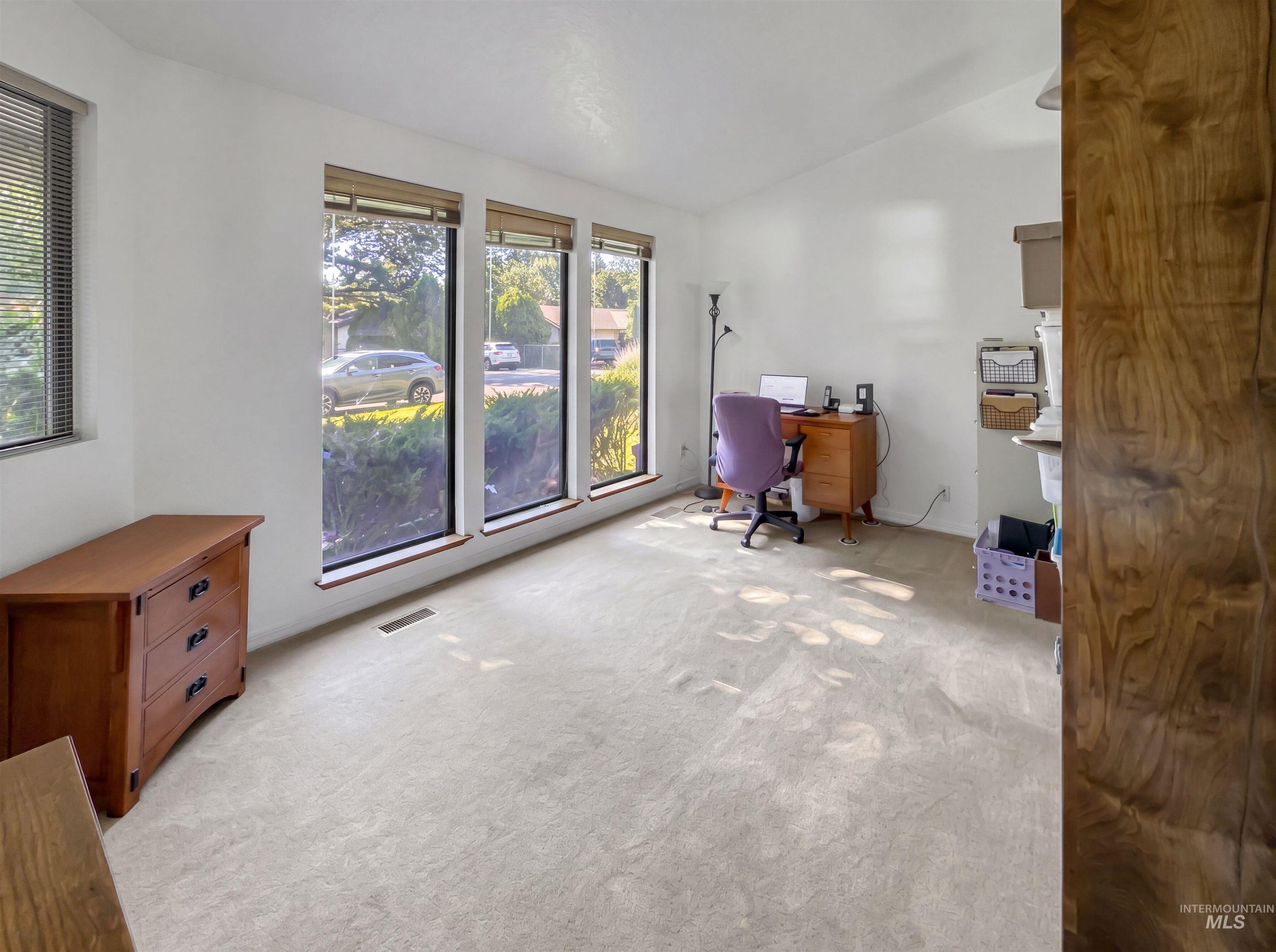 3950 N Whitehead, Boise, Idaho 83703, 3 Bedrooms, 2 Bathrooms, Residential For Sale, Price $500,000, 98992687