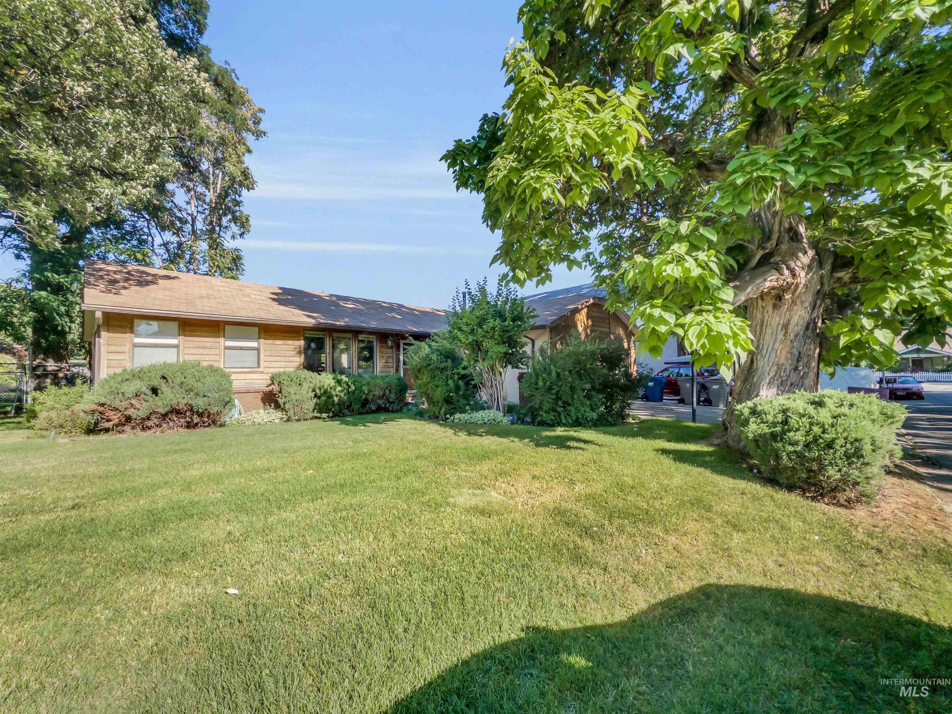 3950 N Whitehead, Boise, Idaho 83703, 3 Bedrooms, 2 Bathrooms, Residential For Sale, Price $500,000, 98992687