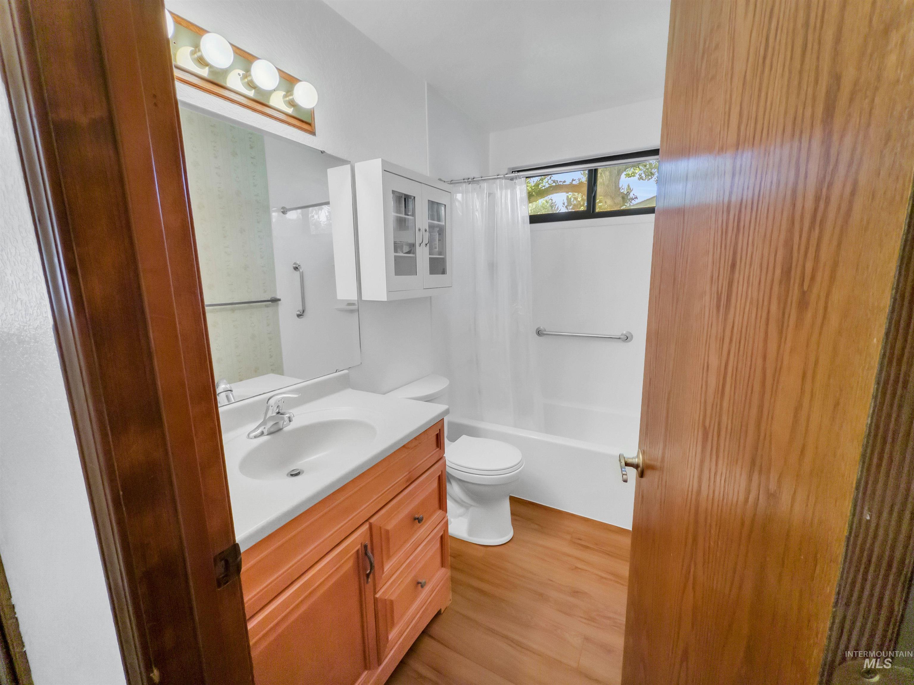 3950 N Whitehead, Boise, Idaho 83703, 3 Bedrooms, 2 Bathrooms, Residential For Sale, Price $500,000, 98992687