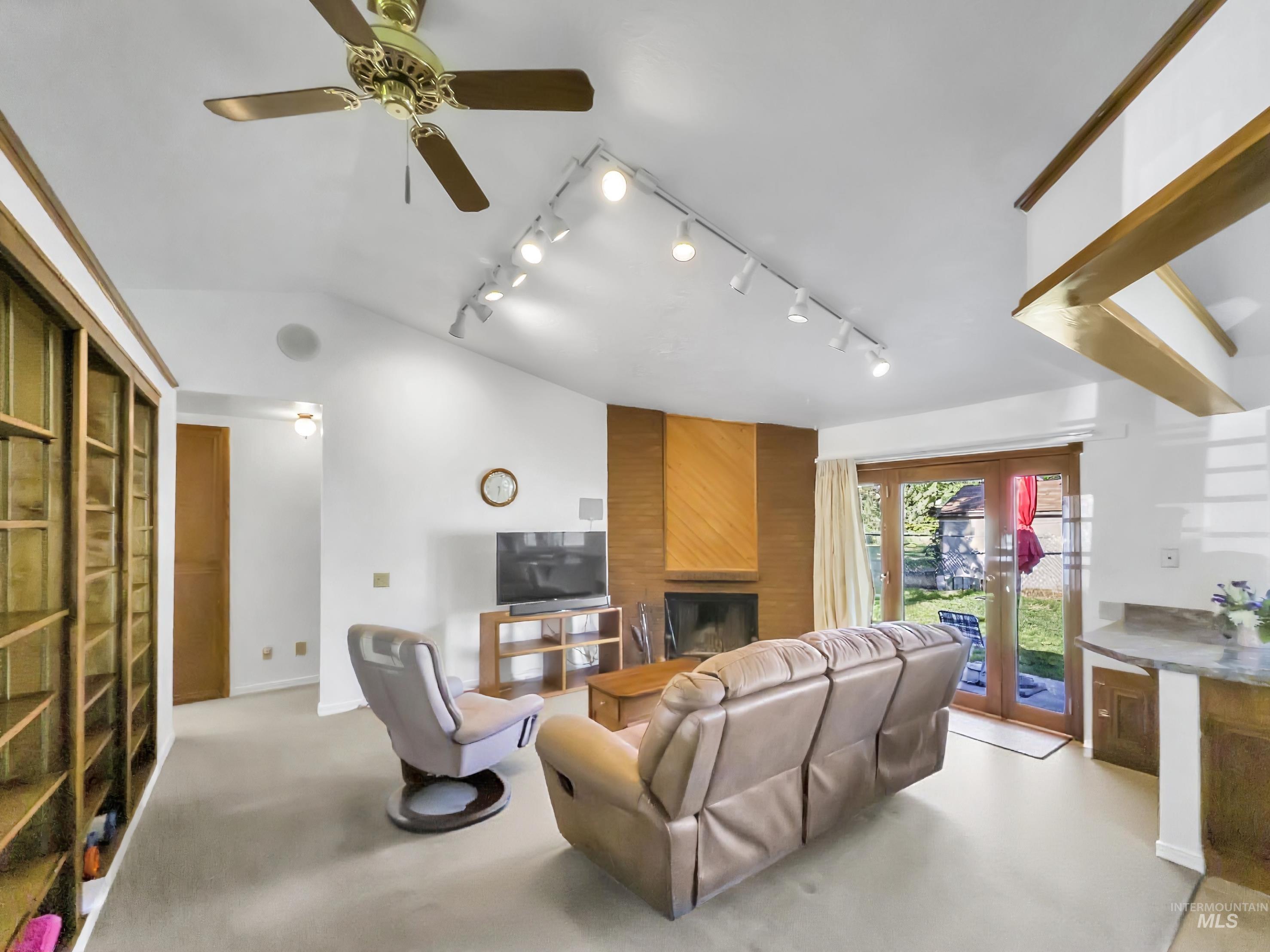 3950 N Whitehead, Boise, Idaho 83703, 3 Bedrooms, 2 Bathrooms, Residential For Sale, Price $500,000, 98992687